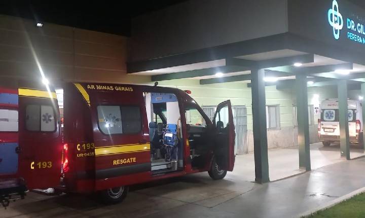 Mulher fica ferida após colisão frontal entre dois carros na BR-146