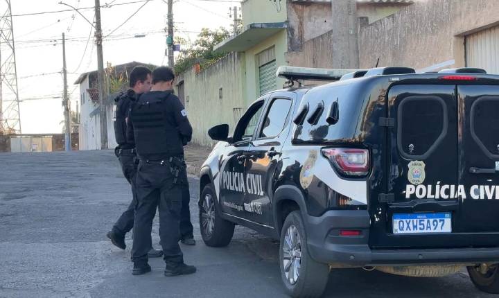 Operação da Polícia Civil cumpre mandados em Araxá em ação contra organização criminosa
