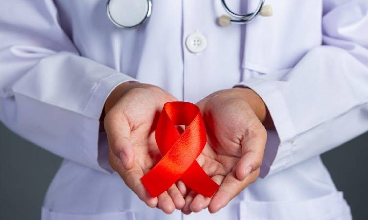 Preconceito ainda é o principal desafio no enfrentamento ao HIV, alerta infectologista da Unimed Araxá