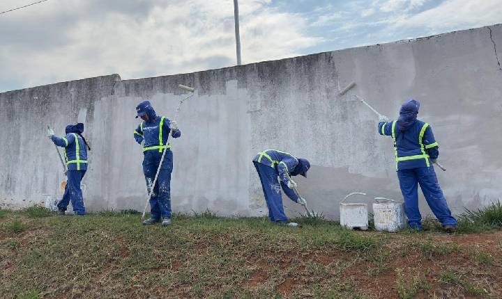 Prefeitura de Araxá intensifica limpeza e manutenção dos cemitérios para o Dia de Finados