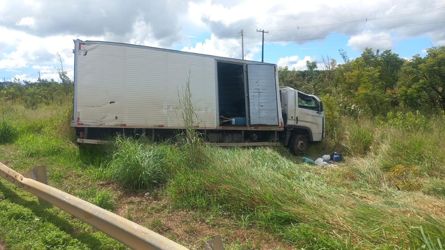 Ultrapassagem pode ter sido a causa de acidente envolvendo caminhões