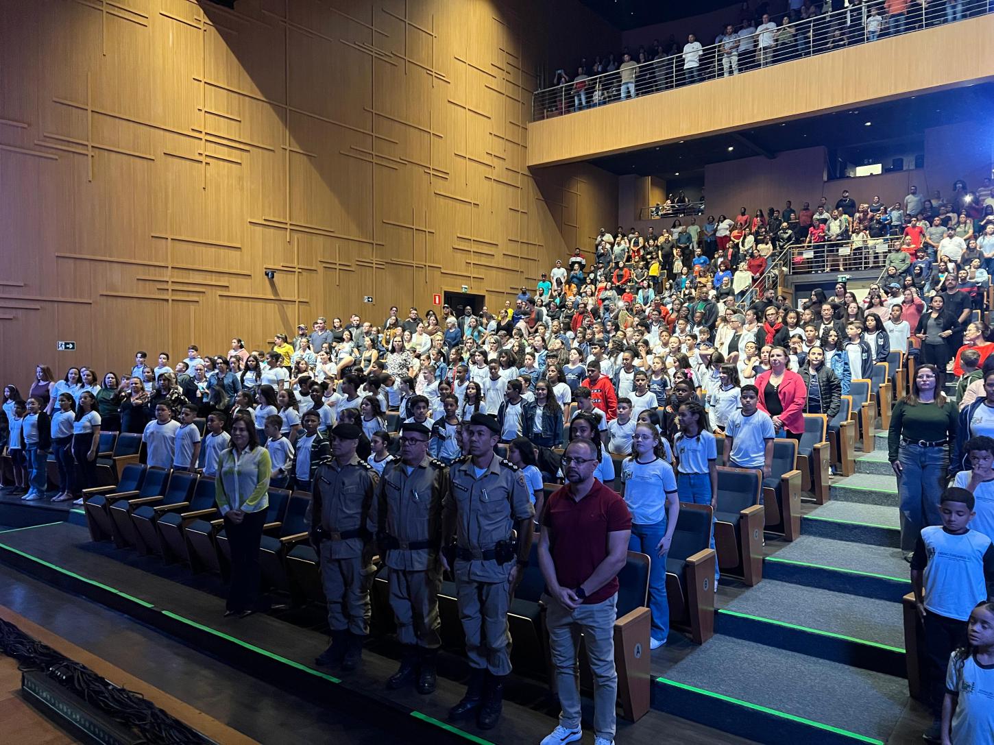 Mais de 300 alunos da rede municipal participam da formatura do PROERD