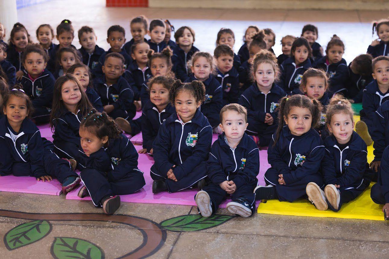 Prefeitura de Araxá inicia entrega de uniformes escolares para mais de 13 mil alunos da rede municipal