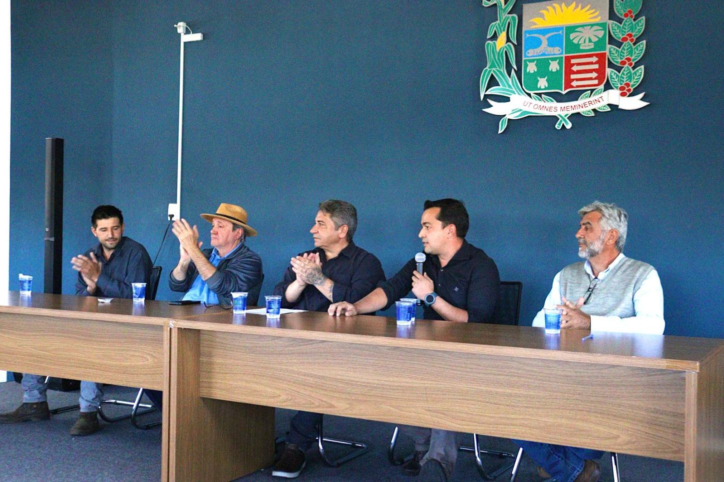 Prefeitura de Araxá renova termos de uso e repassa 74 implementos a associações rurais  A Prefeitura de Araxá, por meio da Secretaria Municipal de Agricultura e Pecuária, realizou