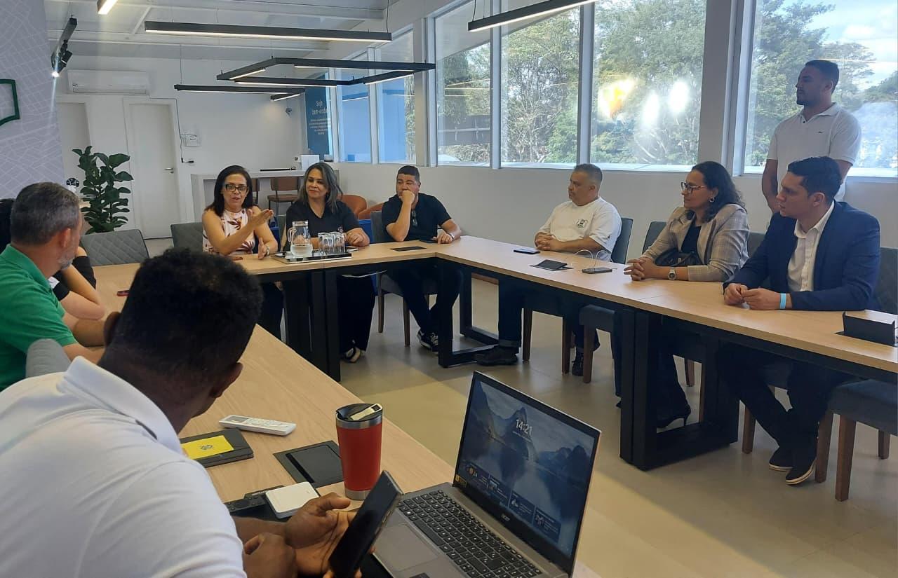 Comitiva de Uberaba visita Araxá para conhecer estrutura de regulamentação do transporte por aplicativo