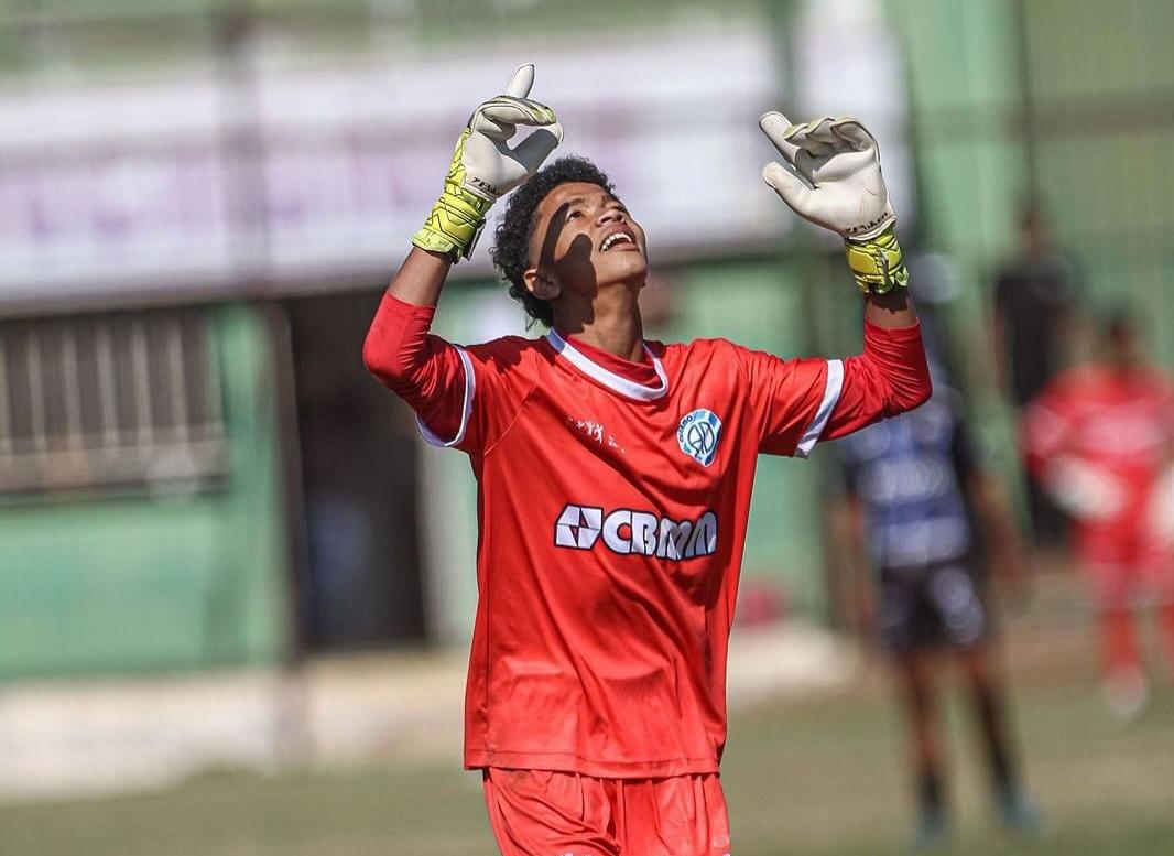No estilo Rogério Ceni, goleiro Felipe marca dois gols de falta e Dínamo Sub-15 vence fora de casa; Sub-17 empata