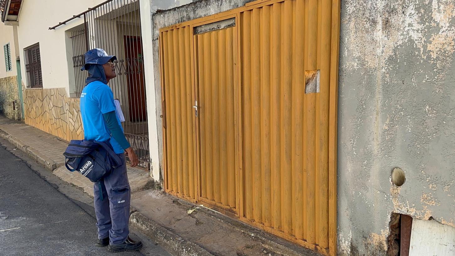 Vigilância Ambiental realiza visitas domiciliares de combate à dengue em toda a cidade neste sábado (27)