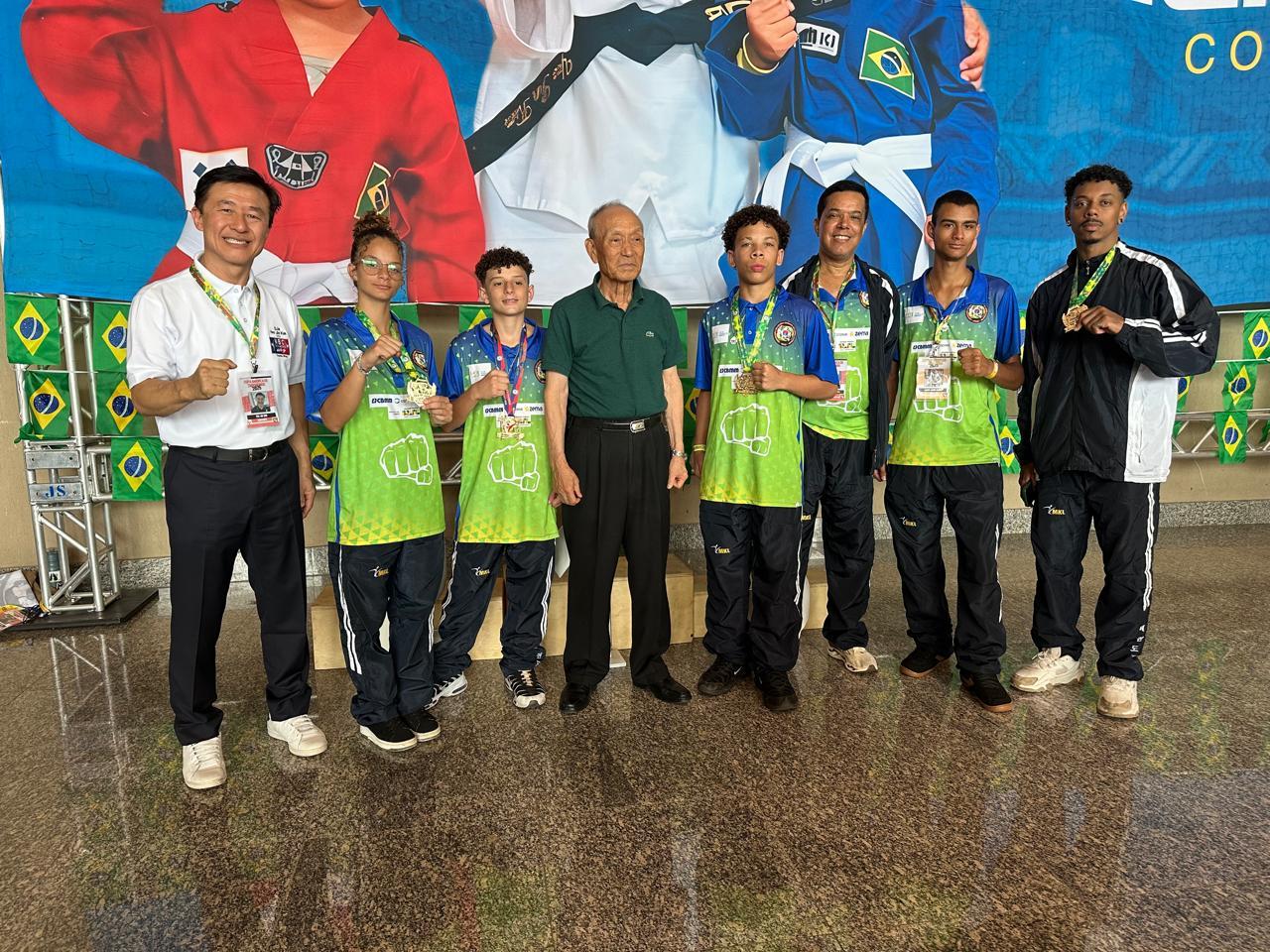 Atletas de Araxá conquistam título mundial e medalhas na Copa América de Taekwondo com apoio da Prefeitura