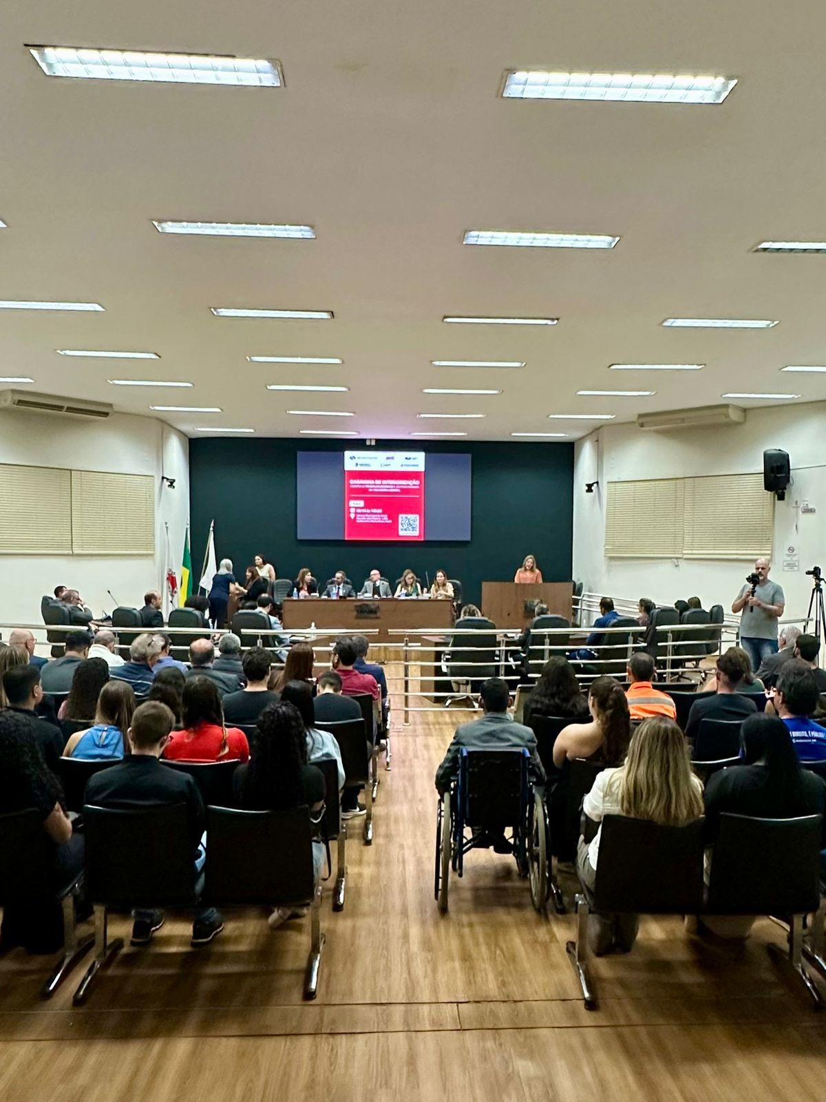 Câmara Municipal recebe Caravana Contra o Trabalho Escravo