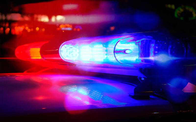 Colisão entre carro e van escolar deixa três feridos na BR-452, em Araxá