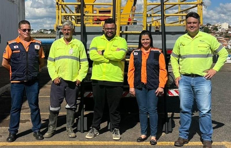 Mosaic doa placas de sinalização à Defesa Civil de Araxá (MG)