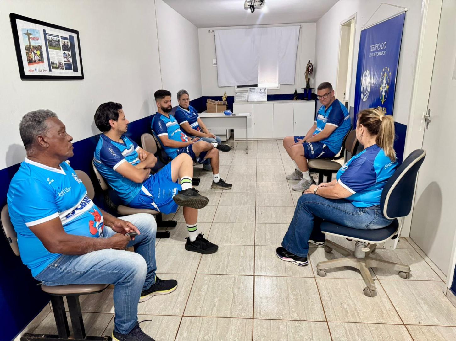Equipe do Projeto Lobinho Transformando Vidas realiza reunião para definir metas e ações para o próximo bimestre 