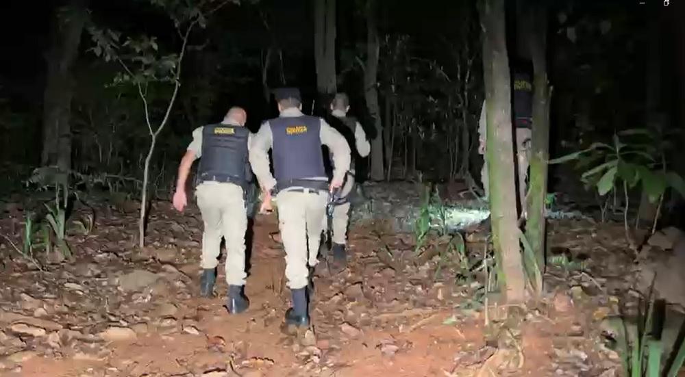 Homem morre após tentar defender vizinha de agressões