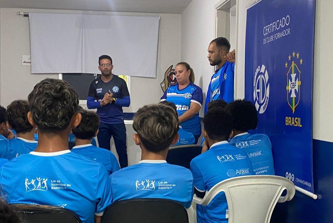 Alunos da transição do Projeto Lobinho aprendem sobre valores e atitudes que transformam