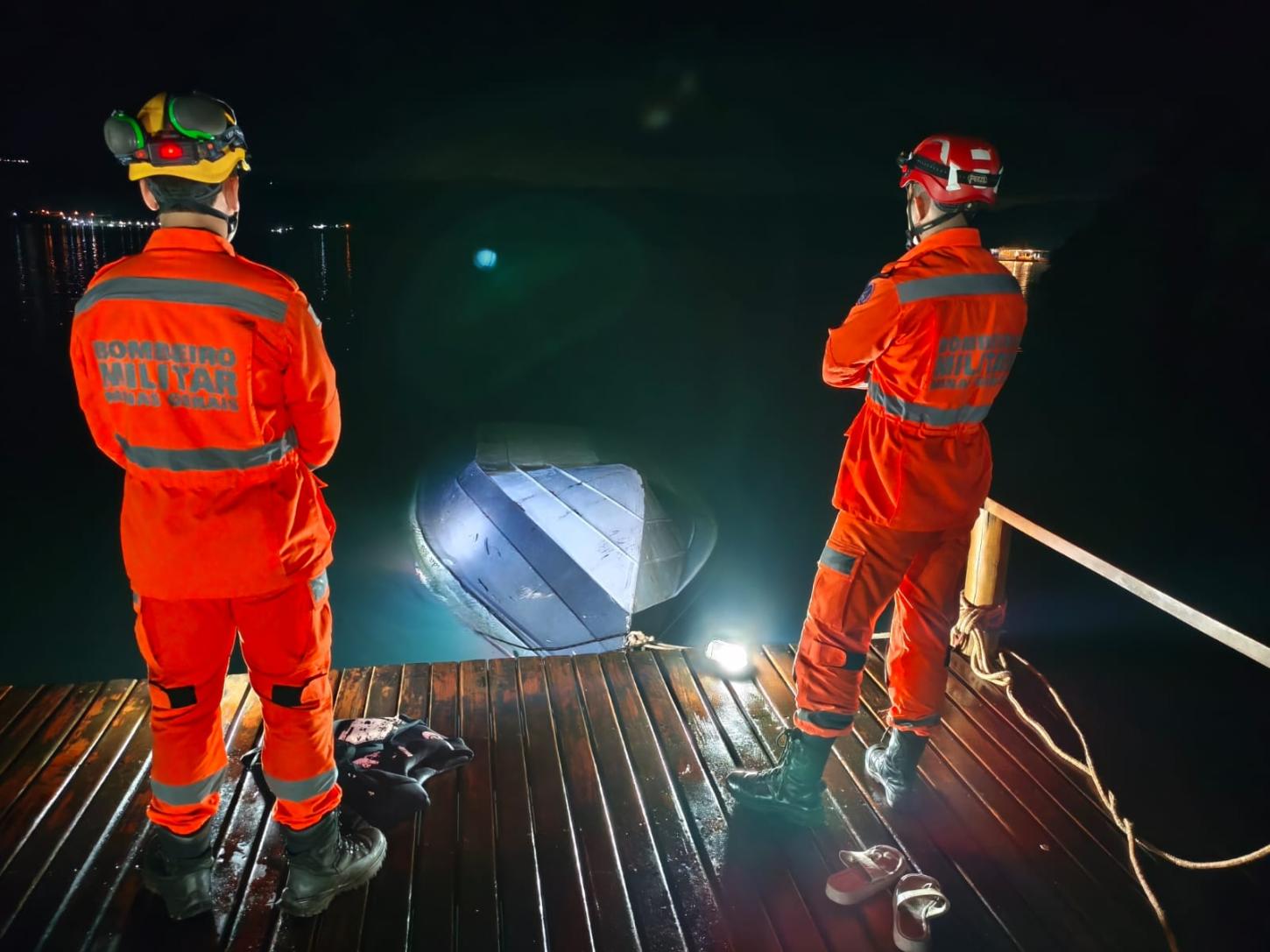 Corpos de vítimas de tragédia com lancha em Rifaina são encaminhados ao IML de Araxá