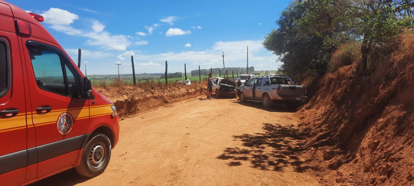 Acidente deixa feridos na zona rural de Araxá
