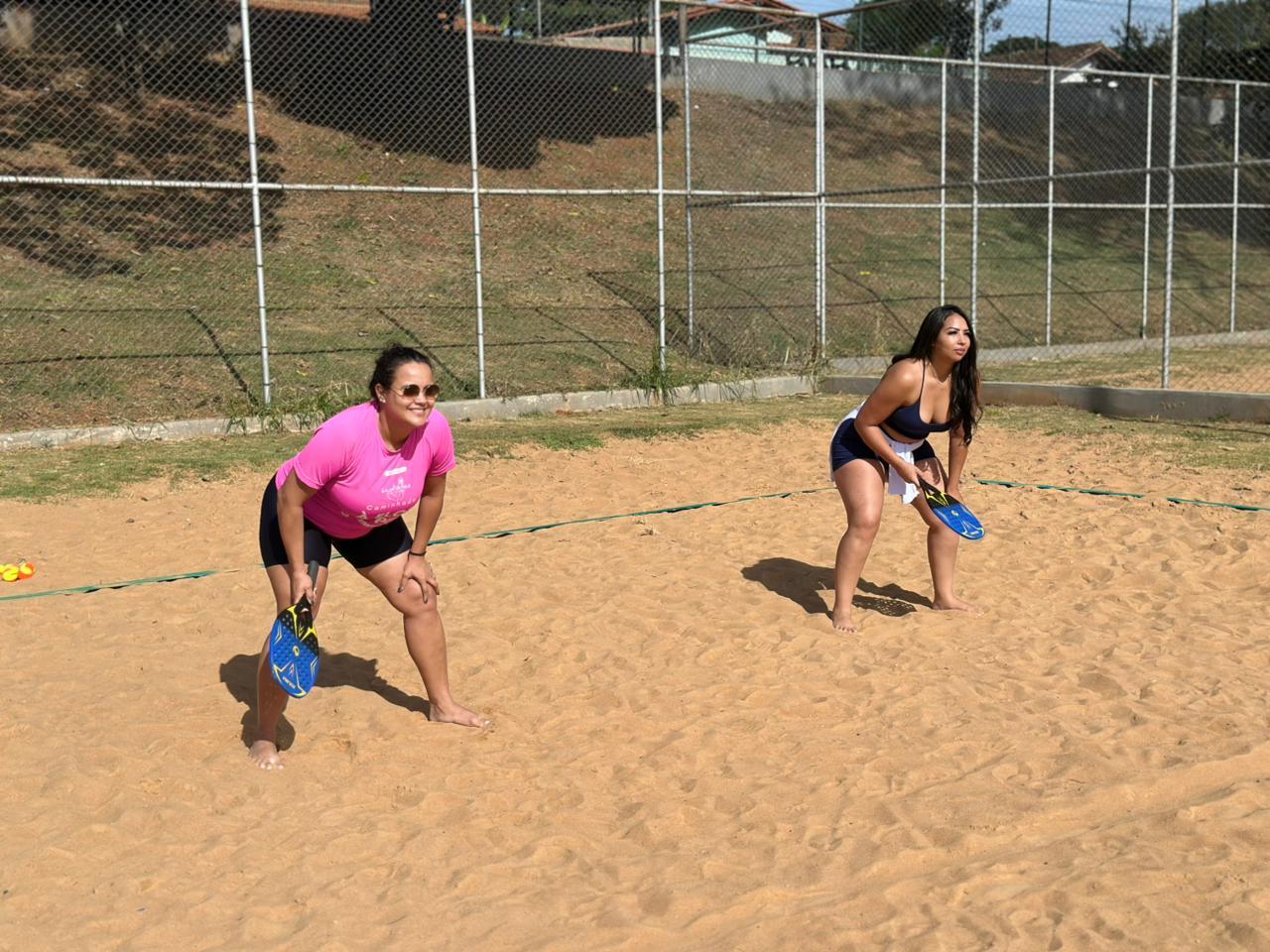 Araxá promove primeira edição do “Beach com Elas” com participação de cerca de 40 mulheres