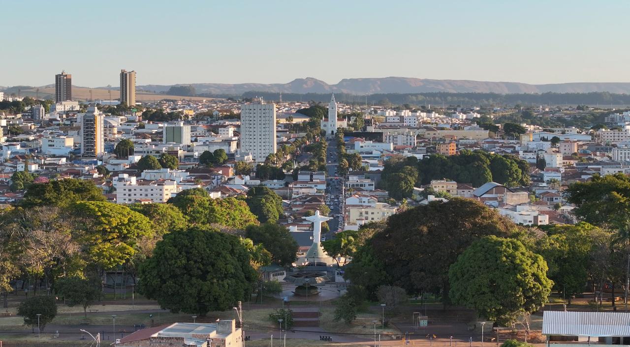 Araxá se destaca entre os melhores municípios de Minas em desenvolvimento socioeconômico