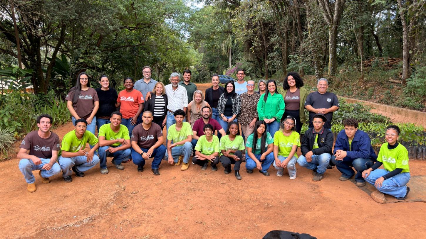 Adolescentes da Casa do Pequeno Jardineiro encerram Semana do Meio Ambiente com apresentações sobre sustentabilidade e futuro do planeta