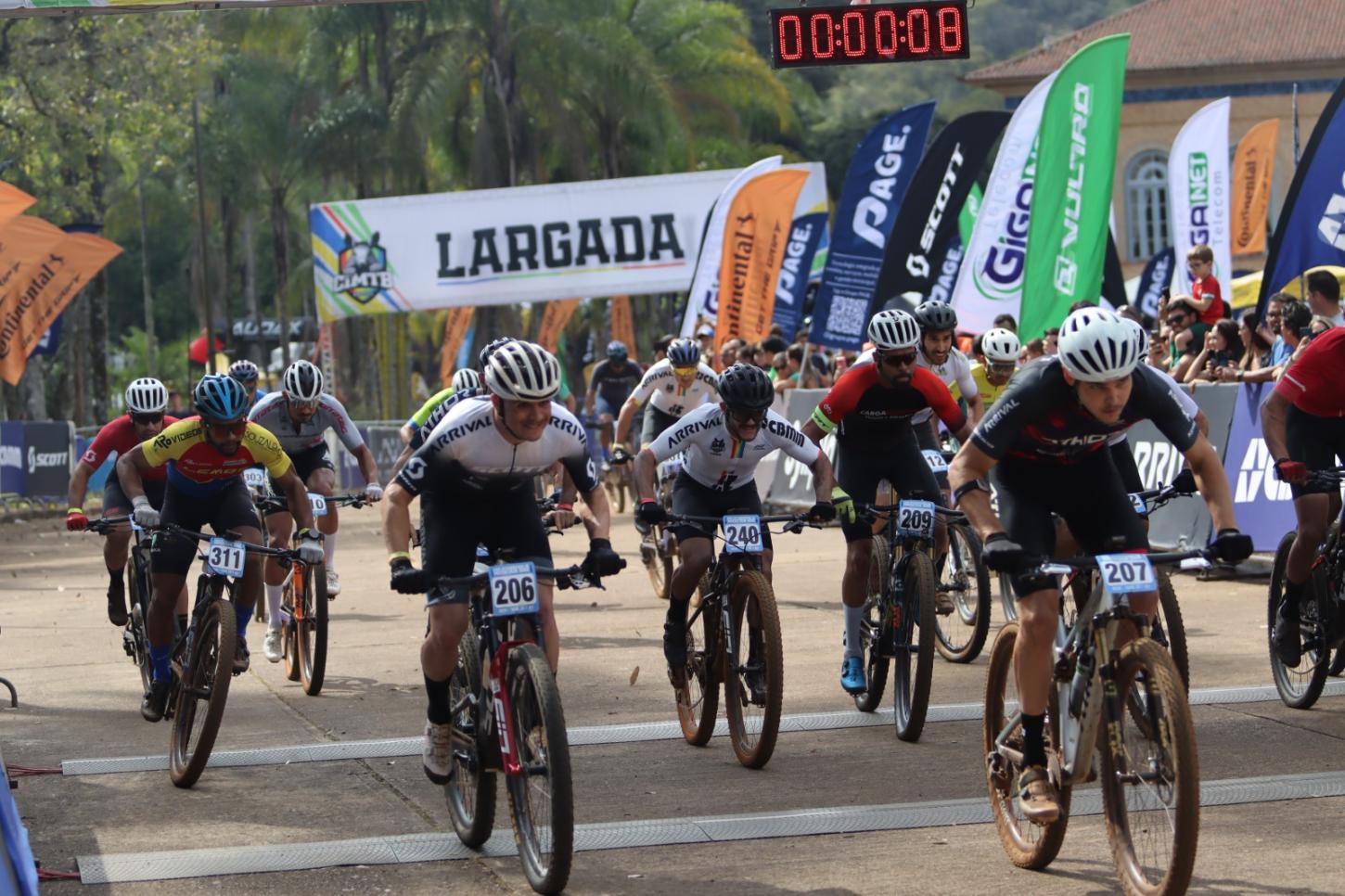 Araxá reúne 1.400 atletas e atrai cerca de 20 mil pessoas durante a Copa Internacional de Mountain Bike