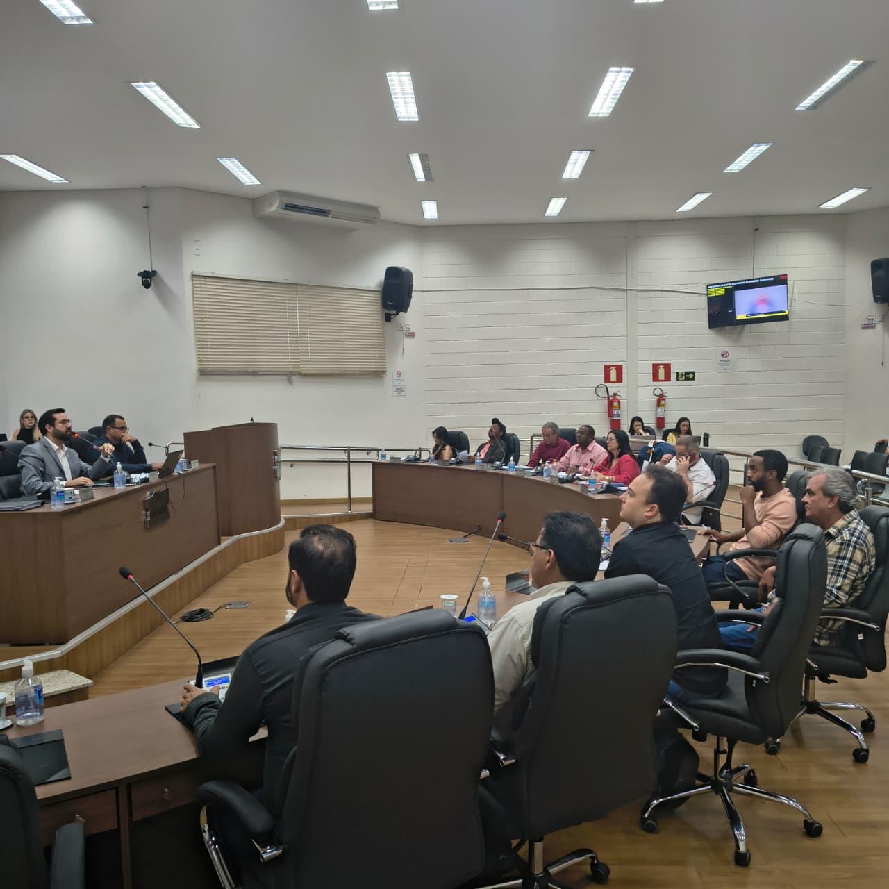 Câmara de Araxá aprova oito projetos e debate ações para saúde, segurança e mobilidade