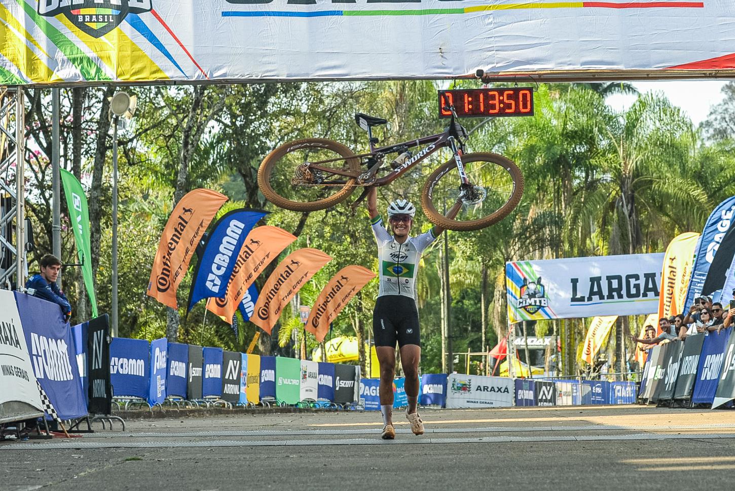 CiMTB Araxá: Karen Olimpio faz a dobradinha e Alex Malacarne vence outra vez o XCO