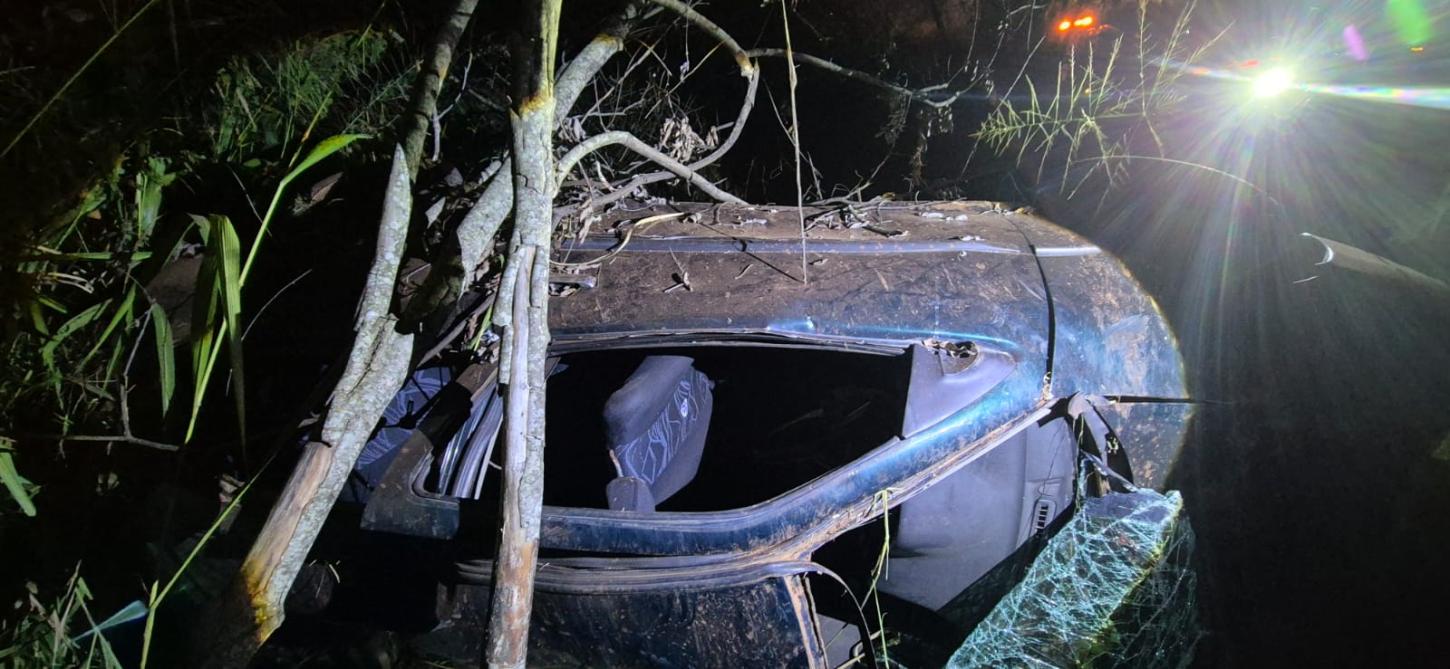 Dois morrem e duas mulheres ficam feridas em grave acidente na BR-262