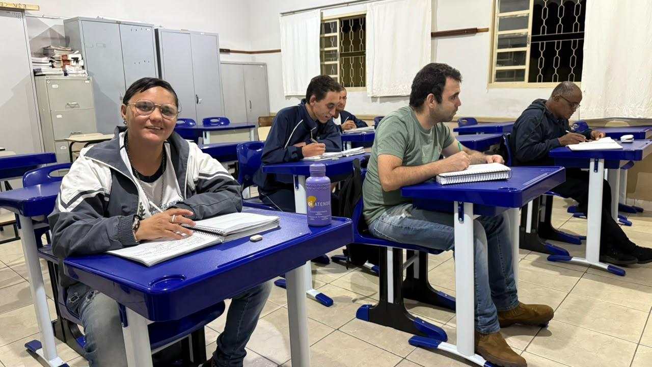EJA oferece oportunidade para jovens e adultos retomarem os estudos em Araxá