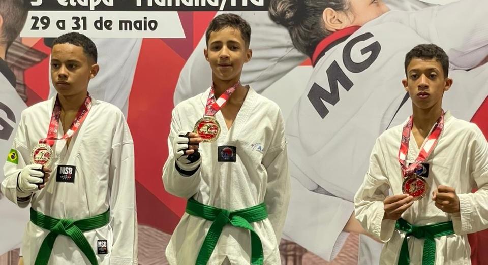 Equipe de Araxá conquista títulos e classificações na 3ª etapa do Campeonato Mineiro de Taekwondo