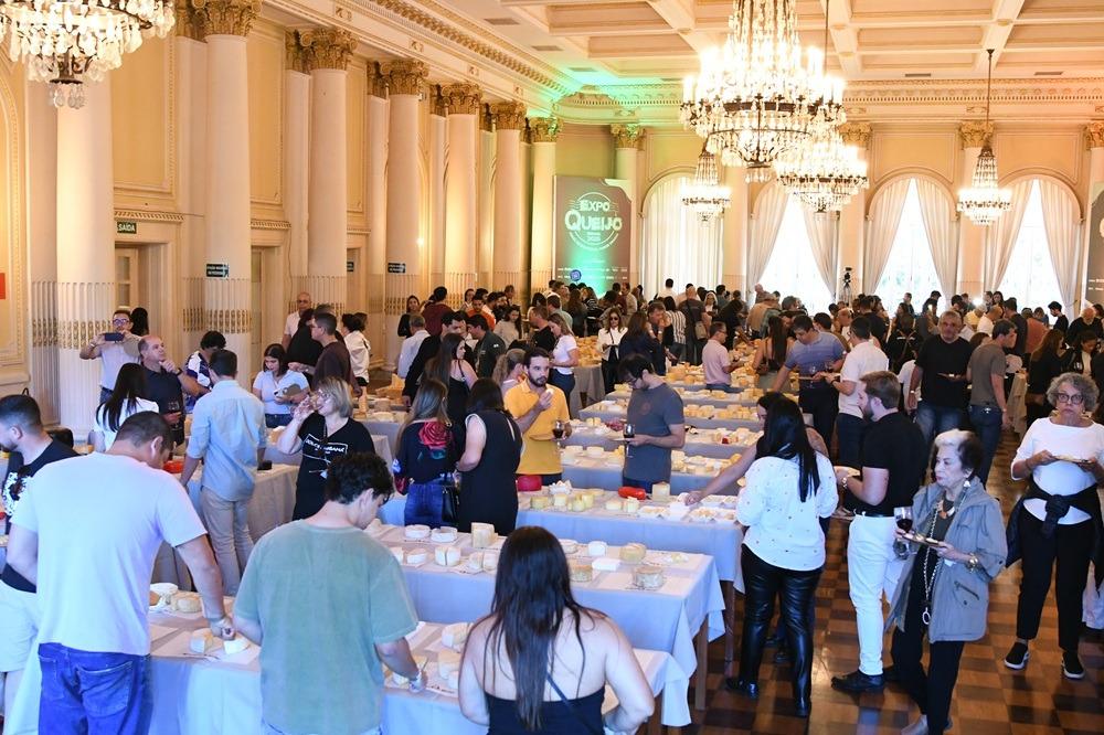 Mil queijos e três horas para degustar: saiba como participar da experiência mais disputada da ExpoQueijo Brasil