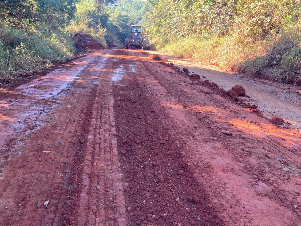 Prefeitura amplia estradas rurais e melhora a segurança em mais de 38 quilômetros de vias