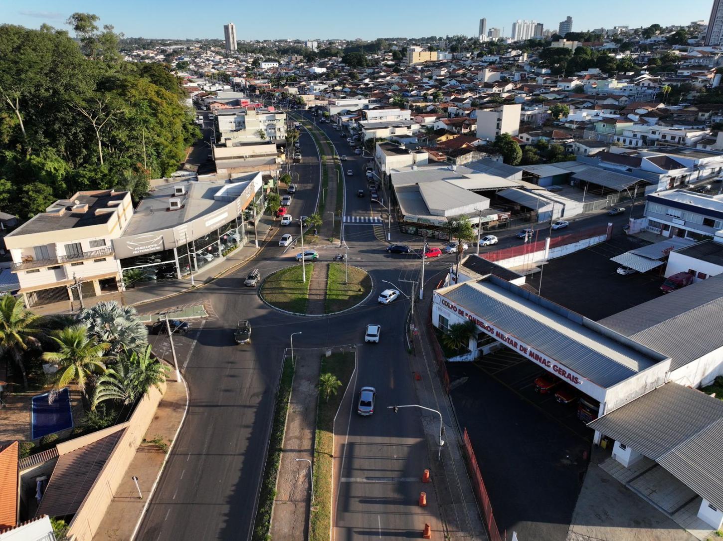 Prefeitura inicia obras para melhorar o trânsito em rotatórias e criar novo acesso na região leste de Araxá