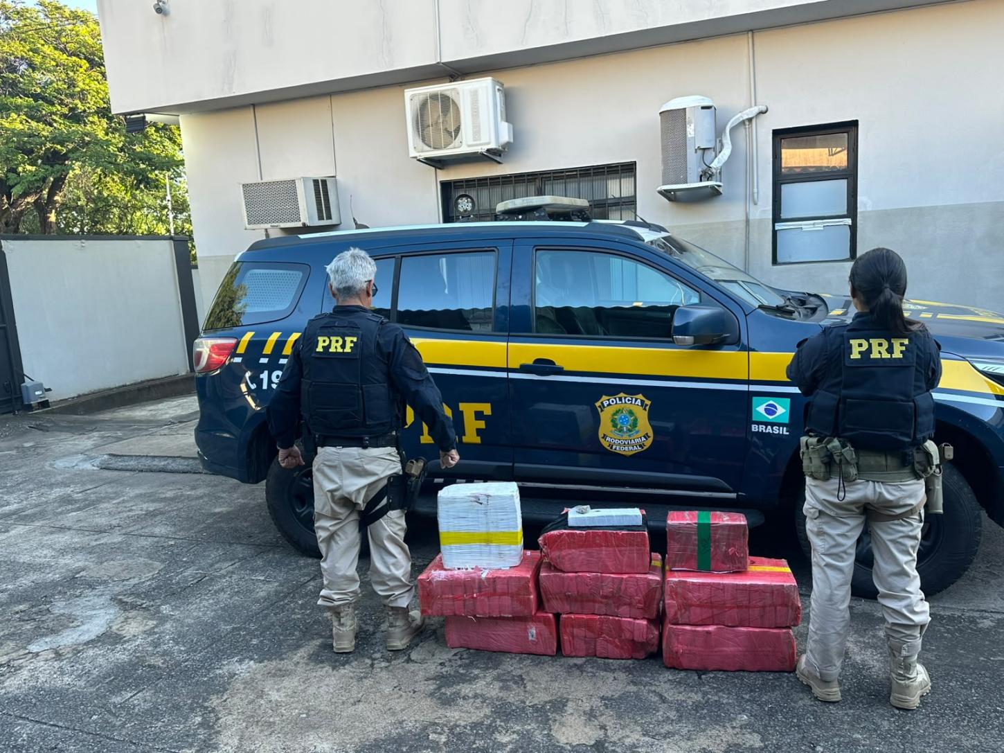 PRF apreende mais de 146 kg de maconha na BR-262