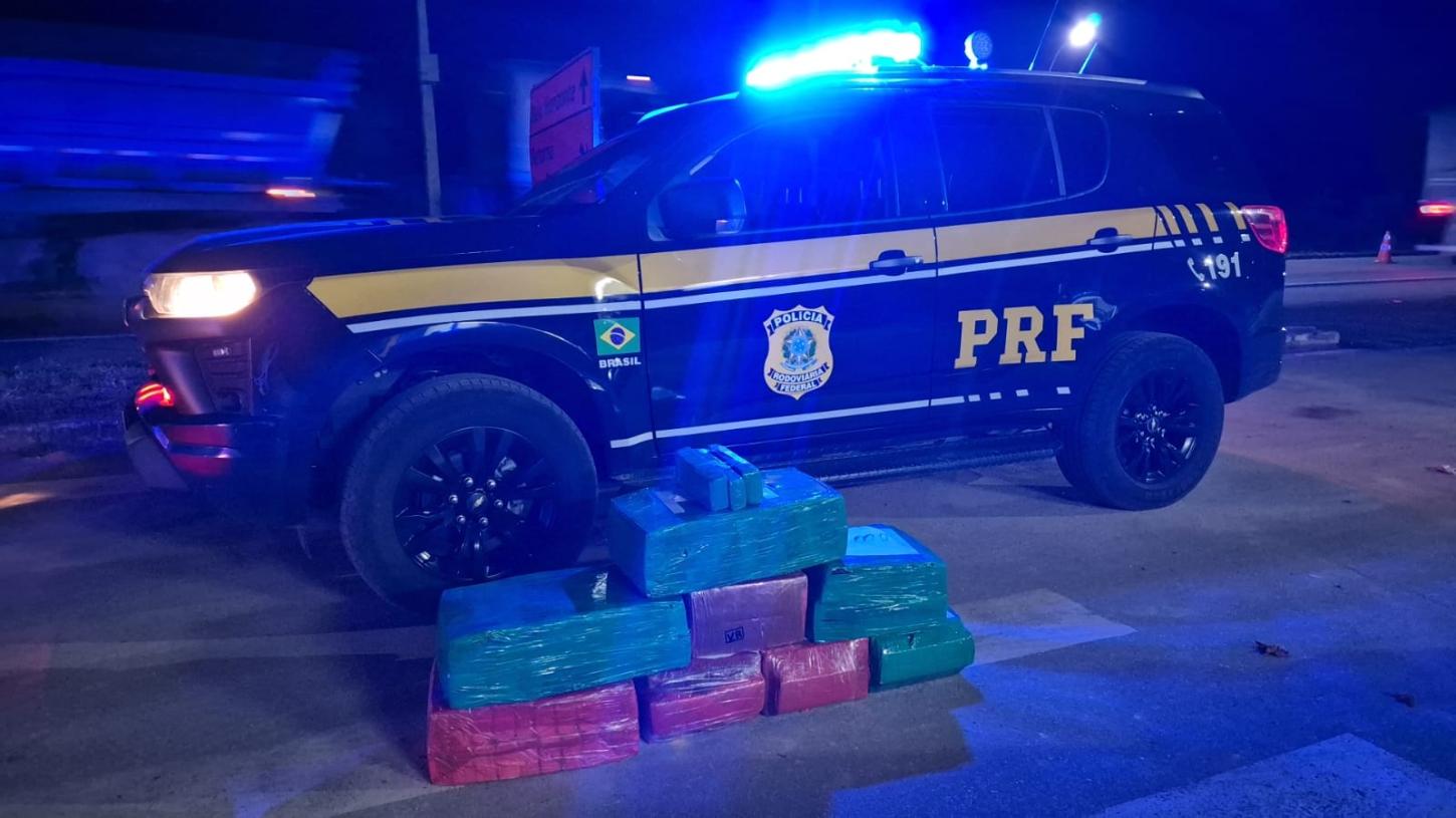 PRF prende duas mulheres transportando mais de 130 kg de maconha na BR-262