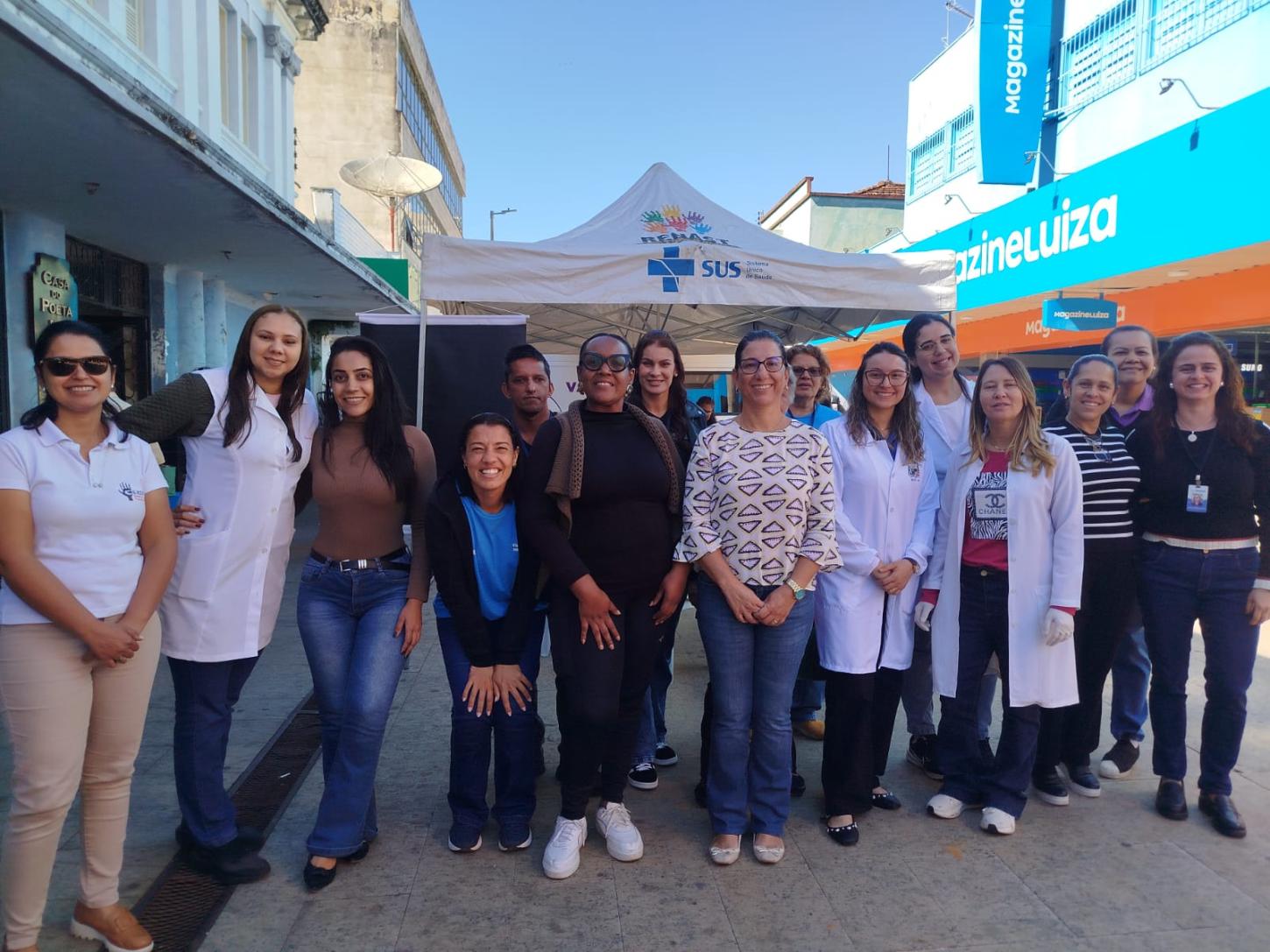 Cerest promove ação no Centro de Araxá para conscientizar trabalhadores sobre prevenção de acidentes e doenças ocupacionais