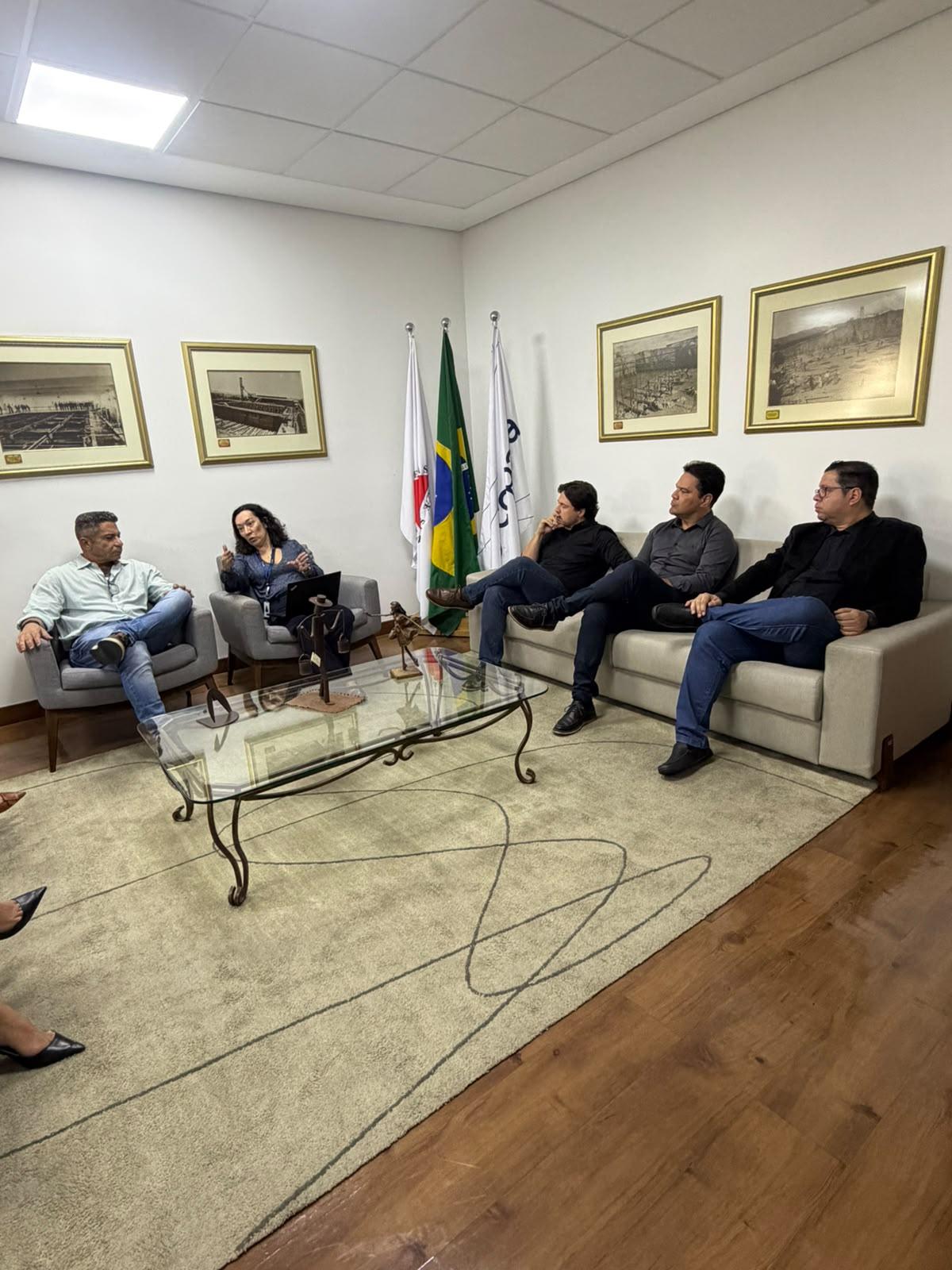 Prefeitura de Araxá discute investimentos e melhorias no saneamento em reunião com a Copasa