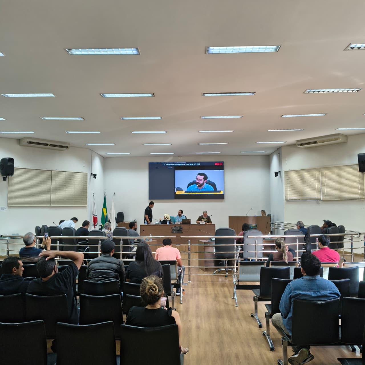 Câmara de Araxá aprova contas do Município e projeto habitacional em Reunião Extraordinária