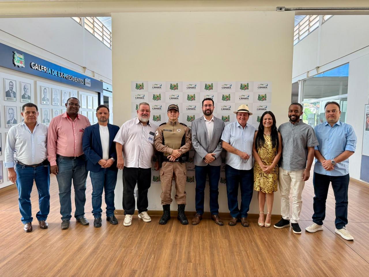 Câmara de Araxá realiza Reunião Ordinária e recebe novo comandante do 37º BPM