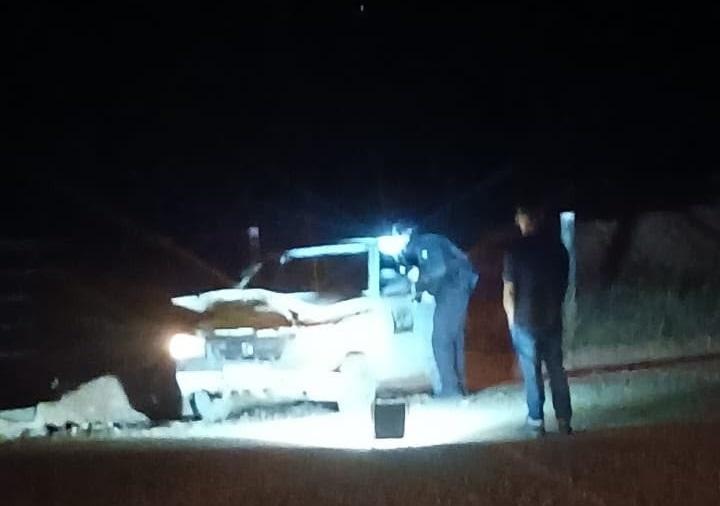 Criança de 2 anos morre após carro tombar em estrada rural; pai é preso