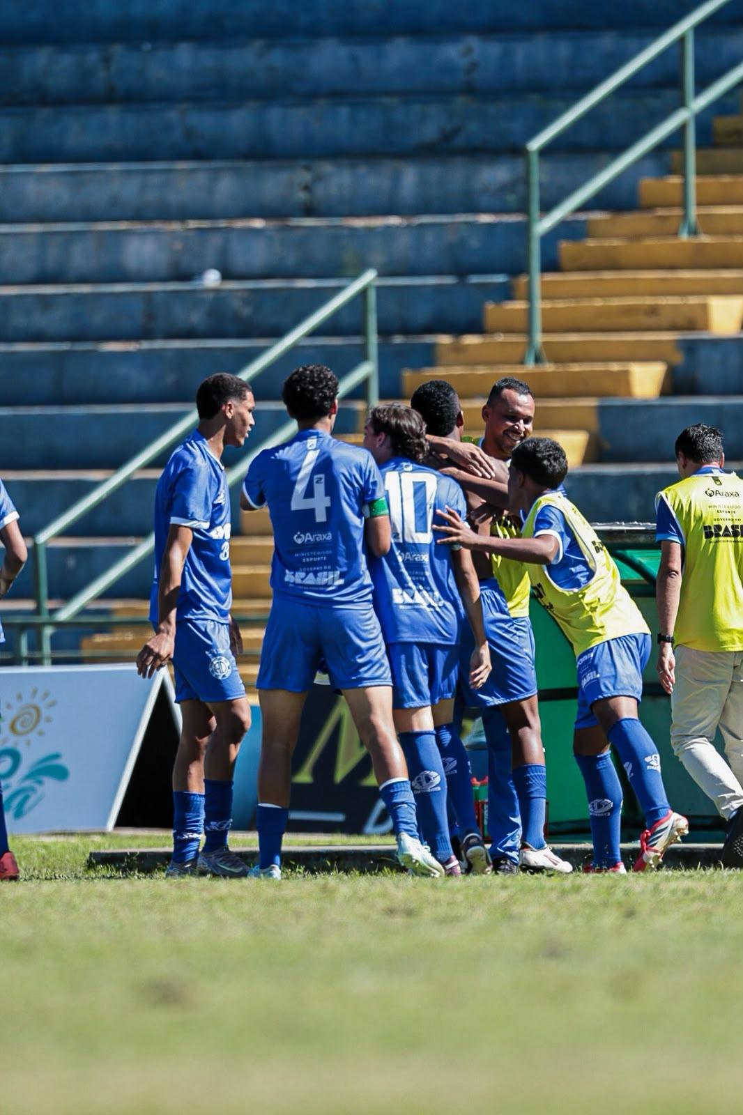 Dínamo vence Inter de São Gotardo por 2 a 0 e assume liderança do Grupo D no Mineiro Sub-17