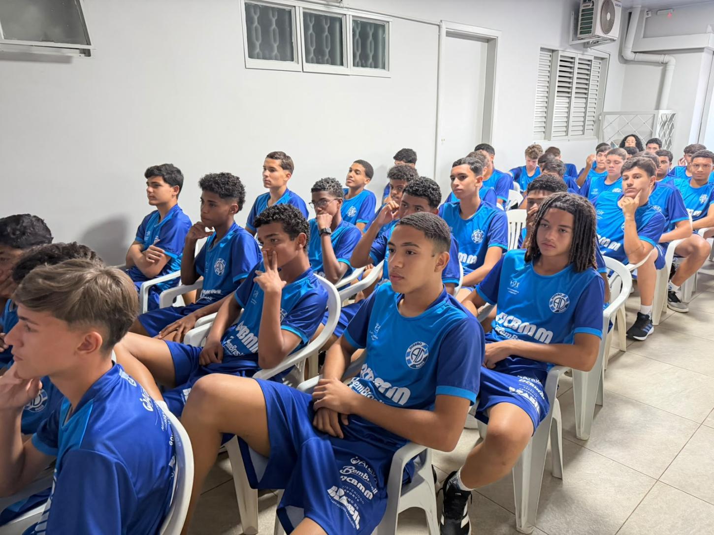 Mentalidade vencedora é tema de palestra para atletas das categorias de base do Dínamo