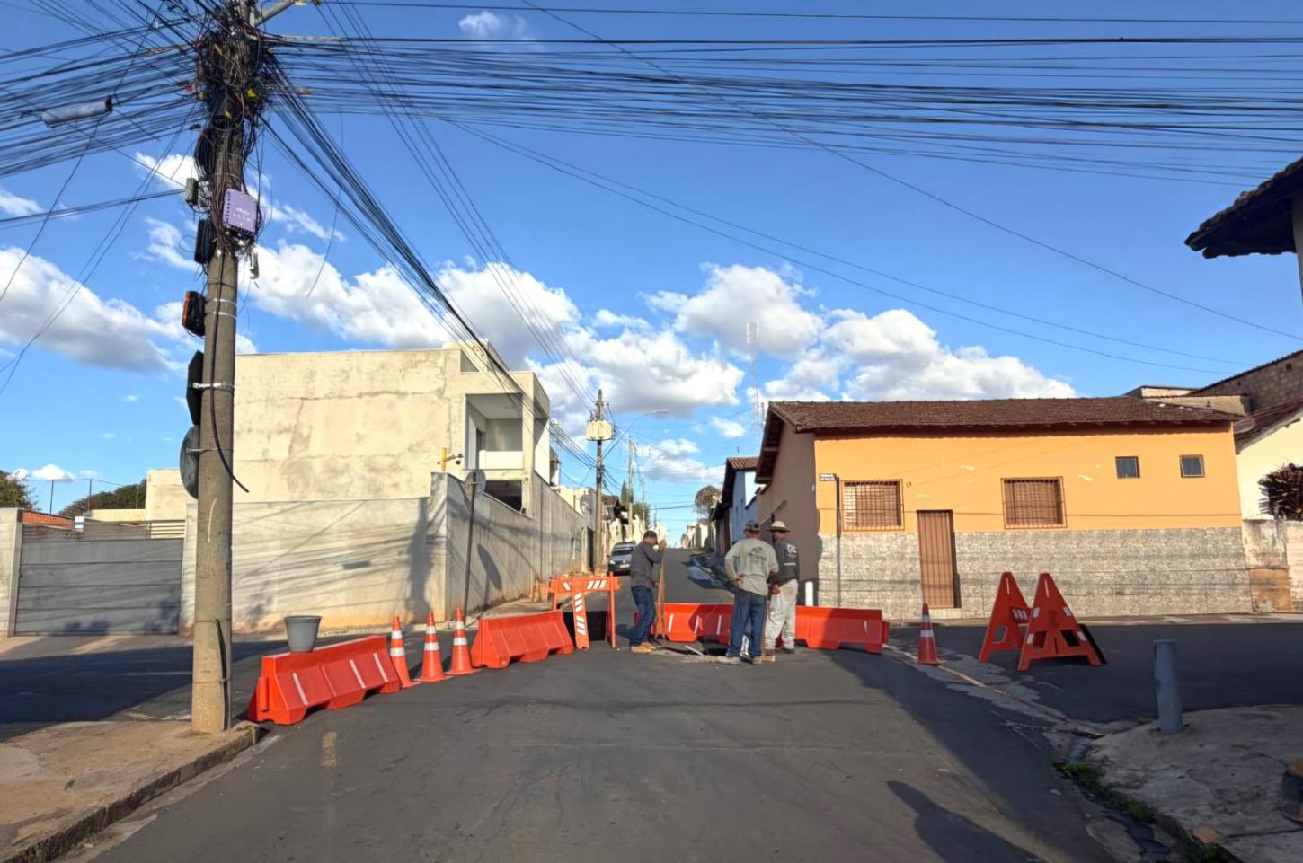 Prefeitura inicia obras de drenagem e reconstrução do pavimento na Rua Capitão José Porfírio