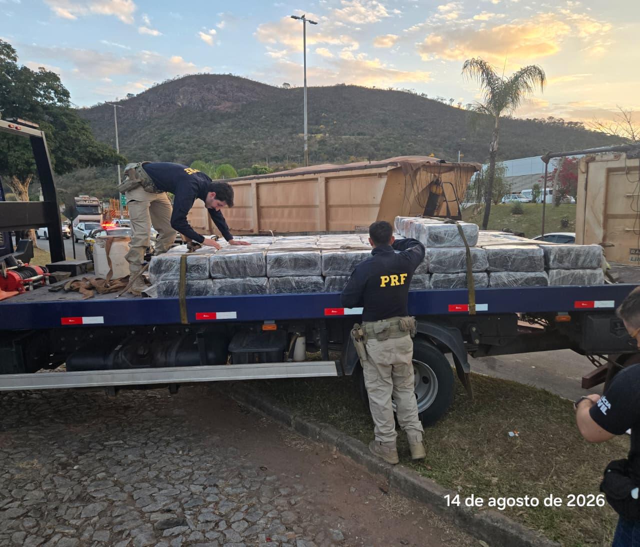 PRF apreende cerca de 2 toneladas de maconha escondidas em carga de minério na BR-262