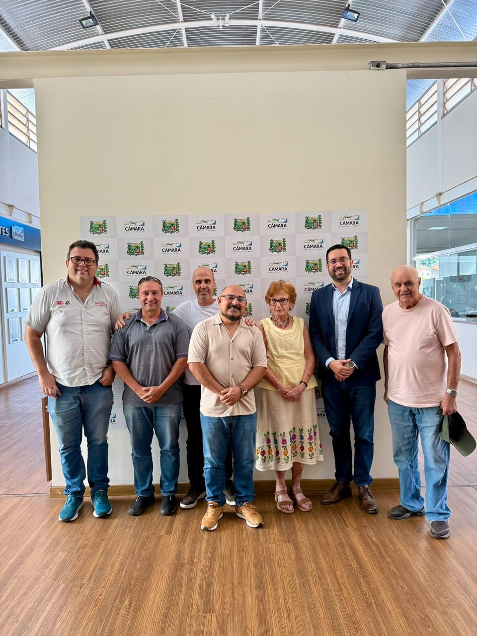 Raphael Rios homenageia Grupo Imbiara pelos 80 anos de história