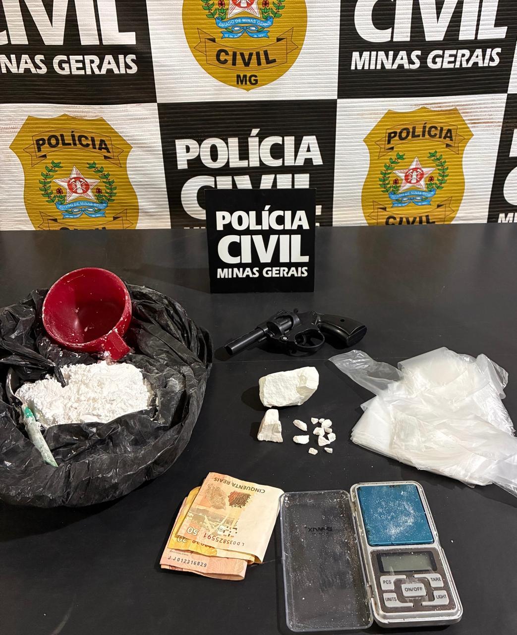 Suspeito de tráfico é preso em flagrante; réplica de arma foi apreendida