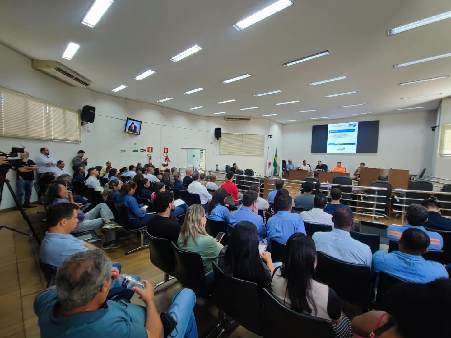 Câmara de Araxá promove Fórum Comunitário sobre a Lei República Legal