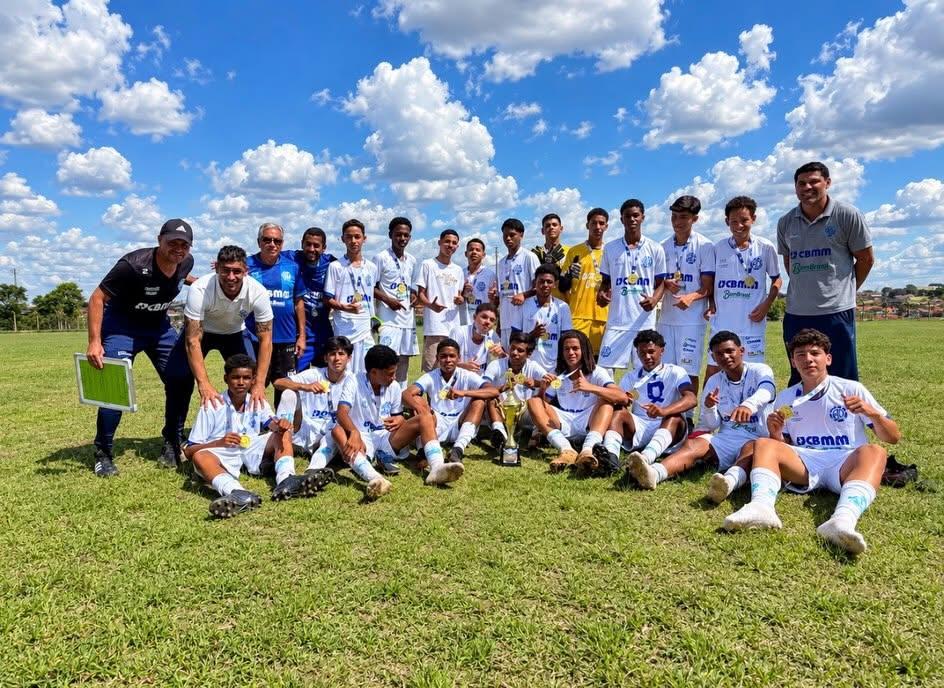 Dínamo Sub-15 conquista título do Triangular Craques do Futuro com 100% de aproveitamento