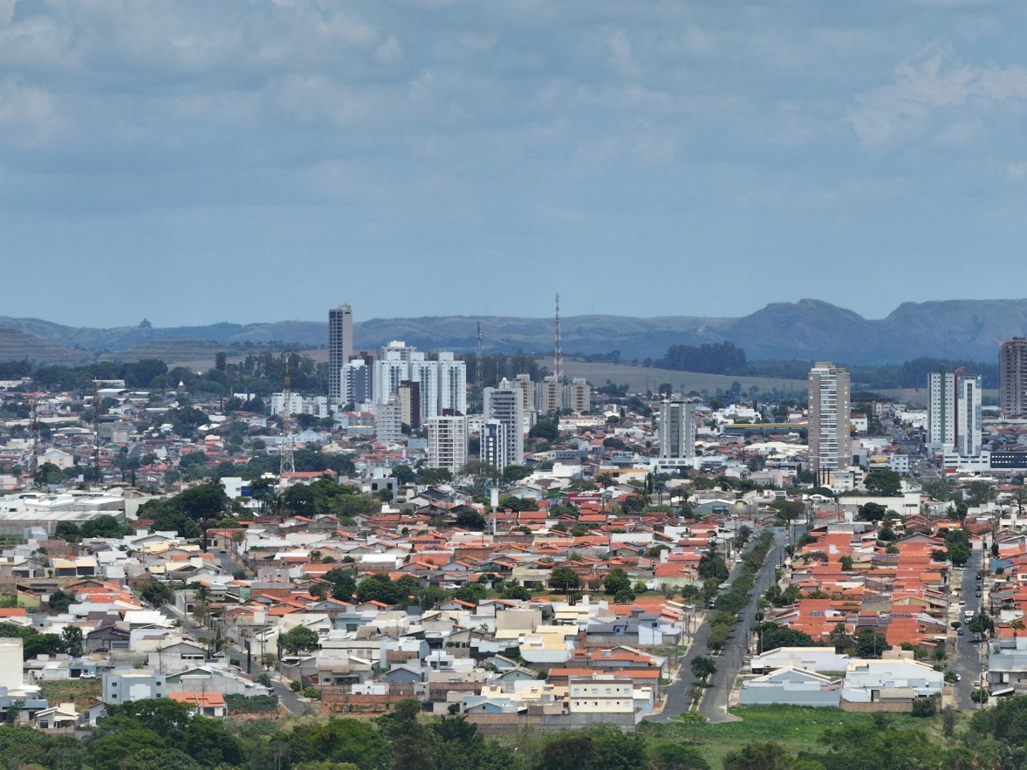 Onda de calor mantém Araxá em alerta com máximas de até 34°C e umidade baixa