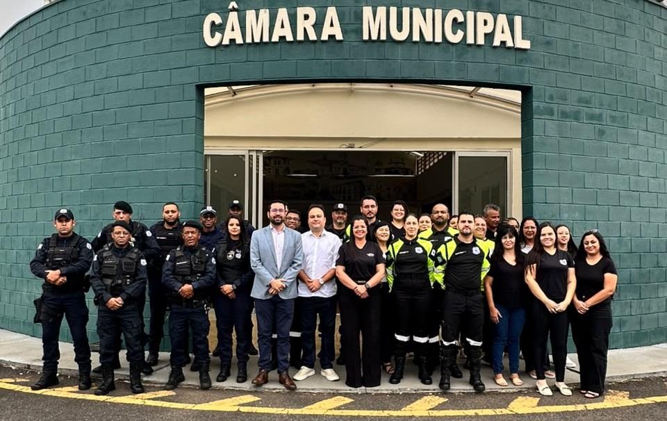 Reunião Ordinária da Câmara de Araxá homenageia guardas patrimoniais e agentes de trânsito por atuação em ocorrência