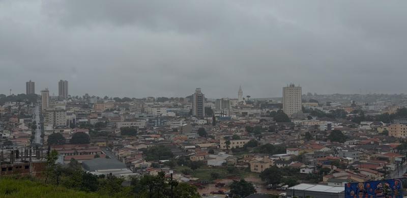 Defesa Civil de Araxá alerta para chuvas intensas e risco de deslizamentos durante o feriado de Finados